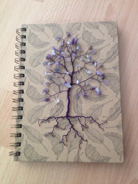 206 Amethyst auf Notizbuch